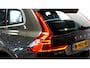 Volvo XC60 2.0 T6 AWD 250kW/340pk Aut8 Recharge Inscription Excl. Facelift! HARMAN/KARDON + PANORAMADAK + EL.TREKHAAK + HEAD-UP + ADAPT.CRUISE + STOEL-&STUURVERWARMING + CAMERA + PD-GLASS + GOOGLE DASH + KEYLESS ENTRY&GO + PARKSENSOREN + 19" LM-VELGEN!!