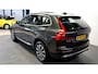 Volvo XC60 2.0 T6 AWD 250kW/340pk Aut8 Recharge Inscription Excl. Facelift! HARMAN/KARDON + PANORAMADAK + EL.TREKHAAK + HEAD-UP + ADAPT.CRUISE + STOEL-&STUURVERWARMING + CAMERA + PD-GLASS + GOOGLE DASH + KEYLESS ENTRY&GO + PARKSENSOREN + 19" LM-VELGEN!!