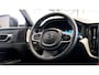 Volvo XC60 2.0 T6 AWD 250kW/340pk Aut8 Recharge Inscription Excl. Facelift! HARMAN/KARDON + PANORAMADAK + EL.TREKHAAK + HEAD-UP + ADAPT.CRUISE + STOEL-&STUURVERWARMING + CAMERA + PD-GLASS + GOOGLE DASH + KEYLESS ENTRY&GO + PARKSENSOREN + 19" LM-VELGEN!!