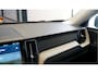 Volvo XC60 2.0 T6 AWD 250kW/340pk Aut8 Recharge Inscription Excl. Facelift! HARMAN/KARDON + PANORAMADAK + EL.TREKHAAK + HEAD-UP + ADAPT.CRUISE + STOEL-&STUURVERWARMING + CAMERA + PD-GLASS + GOOGLE DASH + KEYLESS ENTRY&GO + PARKSENSOREN + 19" LM-VELGEN!!