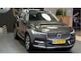 Volvo XC60 2.0 T6 AWD 250kW/340pk Aut8 Recharge Inscription Excl. Facelift! HARMAN/KARDON + PANORAMADAK + EL.TREKHAAK + HEAD-UP + ADAPT.CRUISE + STOEL-&STUURVERWARMING + CAMERA + PD-GLASS + GOOGLE DASH + KEYLESS ENTRY&GO + PARKSENSOREN + 19" LM-VELGEN!!