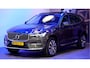 Volvo XC60 2.0 T6 AWD 250kW/340pk Aut8 Recharge Inscription Excl. Facelift! HARMAN/KARDON + PANORAMADAK + EL.TREKHAAK + HEAD-UP + ADAPT.CRUISE + STOEL-&STUURVERWARMING + CAMERA + PD-GLASS + GOOGLE DASH + KEYLESS ENTRY&GO + PARKSENSOREN + 19" LM-VELGEN!!