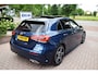 Mercedes-Benz A-klasse 180 Business Solution AMG AUTOM/PANO DAK/CRUISE/XENON/NL-AUTO/NAVI/CAMERA/CARPLAY/PDC V+A/18"/STOEL VERW