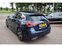 Mercedes-Benz A-klasse 180 Business Solution AMG AUTOM/PANO DAK/CRUISE/XENON/NL-AUTO/NAVI/CAMERA/CARPLAY/PDC V+A/18"/STOEL VERW
