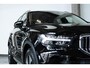 Volvo XC40 B4 Inscription | Verwarmbare voorstoelen en achterbank | Verwarmbaar stuurwiel | 360° parkeercamera | Adaptive cruise control | Premium audio | BLIS | Volvo on Call | Parkeerverwarming | Parkeersensoren voor + achter |
