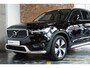 Volvo XC40 B4 Inscription | Verwarmbare voorstoelen en achterbank | Verwarmbaar stuurwiel | 360° parkeercamera | Adaptive cruise control | Premium audio | BLIS | Volvo on Call | Parkeerverwarming | Parkeersensoren voor + achter |