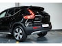 Volvo XC40 B4 Inscription | Electrische bedienbare voorstoelen | Stoelverwarming | 360° parkeercamera | Adaptive cruise control | Exterieur Stylingkit | BLIS | Volvo on Call | Parkeerverwarming | Parkeersensoren voor + achter |