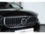 Volvo XC40 B4 Inscription | Verwarmbare voorstoelen en achterbank | Verwarmbaar stuurwiel | 360° parkeercamera | Adaptive cruise control | Premium audio | BLIS | Volvo on Call | Parkeerverwarming | Parkeersensoren voor + achter |