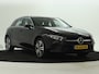 Mercedes-Benz A-klasse 250 e Business Solution Luxury Limited | Trekhaak | Sfeerverlichting | Inclusief 24 maanden MB Certified garantie voor Europa.