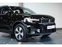 Volvo XC40 T4 Recharge Inscription | 360° Parkeercamera | Semi Elektrische Wegklapbare trekhaak | 4-Seizoenenbanden | Draadloze telefoonlader | Panoramadak | Harman Kardon Premium Audio | Stoel en Stuurwielverwarming | Parkeersensoren voor + achter | Parkeerverwarming | Adaptive Cruise Control |
