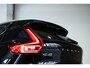 Volvo XC40 T4 Recharge Inscription | 360° Parkeercamera | Semi Elektrische Wegklapbare trekhaak | 4-Seizoenenbanden | Draadloze telefoonlader | Panoramadak | Harman Kardon Premium Audio | Stoel en Stuurwielverwarming | Parkeersensoren voor + achter | Parkeerverwarming | Adaptive Cruise Control |