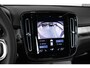 Volvo XC40 T4 Recharge Inscription | 360° Parkeercamera | Semi Electrische Wegklapbare trekhaak | 4-Seizoenenbanden | Draadloze telefoonlader | Panoramadak | Harman Kardon Premium Audio | Stoel en Stuurwielverwarming | Parkeersensoren voor + achter | Parkeerverwarming | Adaptive Cruise Control |