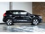 Volvo XC40 T4 Recharge Inscription | 360° Parkeercamera | Semi Elektrische Wegklapbare trekhaak | 4-Seizoenenbanden | Draadloze telefoonlader | Panoramadak | Harman Kardon Premium Audio | Stoel en Stuurwielverwarming | Parkeersensoren voor + achter | Parkeerverwarming | Adaptive Cruise Control |