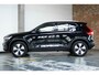 Volvo XC40 T4 Recharge Inscription | 360° Parkeercamera | Semi Elektrische Wegklapbare trekhaak | 4-Seizoenenbanden | Draadloze telefoonlader | Panoramadak | Harman Kardon Premium Audio | Stoel en Stuurwielverwarming | Parkeersensoren voor + achter | Parkeerverwarming | Adaptive Cruise Control |