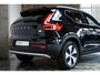 Volvo XC40 T4 Recharge Inscription | 360° Parkeercamera | Semi Elektrische Wegklapbare trekhaak | 4-Seizoenenbanden | Draadloze telefoonlader | Panoramadak | Harman Kardon Premium Audio | Stoel en Stuurwielverwarming | Parkeersensoren voor + achter | Parkeerverwarming | Adaptive Cruise Control |