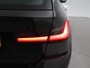BMW 3-Serie Touring 318i AUT. M-SPORT DRAVITGRAU + SPORTSTOELEN | CAMERA | MEMORY | HIFI | SFEERVERLICHTING | CARPLAY