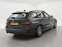 BMW 3-Serie Touring 318i AUT. M-SPORT DRAVITGRAU + SPORTSTOELEN | CAMERA | MEMORY | HIFI | SFEERVERLICHTING | CARPLAY
