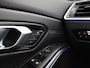 BMW 3-Serie Touring 318i AUT. M-SPORT DRAVITGRAU + SPORTSTOELEN | CAMERA | MEMORY | HIFI | SFEERVERLICHTING | CARPLAY