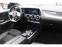 Mercedes-Benz B-klasse 180 Business Solution AMG Night pakket/Panoramadak/Navigatie/Apple carplay/Achteruitrijcamera/Parkeersensoren rondom/Dodehoek detectie/Cruise control/DAB/18'' Lichtmetalen velgen.