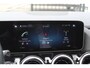 Mercedes-Benz B-klasse 180 Business Solution AMG Night pakket/Panoramadak/Navigatie/Apple carplay/Achteruitrijcamera/Parkeersensoren rondom/Dodehoek detectie/Cruise control/DAB/18'' Lichtmetalen velgen.
