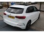 Mercedes-Benz B-klasse 180 Business Solution AMG Night pakket/Panoramadak/Navigatie/Apple carplay/Achteruitrijcamera/Parkeersensoren rondom/Dodehoek detectie/Cruise control/DAB/18'' Lichtmetalen velgen.
