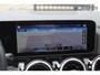Mercedes-Benz B-klasse 180 Business Solution AMG Night pakket/Panoramadak/Navigatie/Apple carplay/Achteruitrijcamera/Parkeersensoren rondom/Dodehoek detectie/Cruise control/DAB/18'' Lichtmetalen velgen.