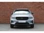 Volvo XC40 B4 Plus Black Edition | Panoramadak | 20 inch lichtmetalen velgen | Harman Kardon | Demo | Stoel- / stuurwielverwarming | 360 graden camera