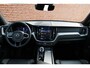 Volvo XC60 T6 Plug-in hybrid AWD Plus Black Edition | Actieve Luchtvering |Harman/Kardon Audiosysteem | 360 graden camera | Panoramisch Schuif-/Kanteldak | 21'' Lichtmetalen velgen | Voorstoelen elektrisch verstelbaar met memory functie | Sfeerverlichting | Voorstoelen verwarmbaar |