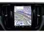 Volvo XC60 T6 Plug-in hybrid AWD Plus Black Edition | Actieve Luchtvering |Harman/Kardon Audiosysteem | 360 graden camera | Panoramisch Schuif-/Kanteldak | 21'' Lichtmetalen velgen | Voorstoelen elektrisch verstelbaar met memory functie | Sfeerverlichting | Voorstoelen verwarmbaar |