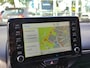 Toyota Yaris 1.5 Hybrid EXECUTIVE BI-TONE HEAD-UP STOELVERW BLIND SPOT 17'' LM-VELGEN PARK-SENSOREN NAVI APPLE/ANDROID CLIMA CAMERA AD-CRUISE