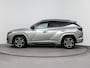 Hyundai Tucson 1.6 T-GDI PHEV NLINE SKY 4WD | OUTLETDEAL! | AFNEEMBARE TREKHAAK | SCHUIFDAK | CLIMA | CRUISE | CAMERA | 19'' LM VELGEN | PLUG-IN HYBRID | AUTOMAAT | PRIVACY GLASS | STUUR- & STOELVERWARMING | ELEKTRISCHE ACHTERKLEP | PDC VOOR & ACHTER | FABRIEKSGARANTIE GELDIG T/M 11-2027! |