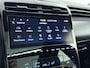 Hyundai Tucson 1.6 T-GDI PHEV NLINE SKY 4WD | OUTLETDEAL! | AFNEEMBARE TREKHAAK | SCHUIFDAK | CLIMA | CRUISE | CAMERA | 19'' LM VELGEN | PLUG-IN HYBRID | AUTOMAAT | PRIVACY GLASS | STUUR- & STOELVERWARMING | ELEKTRISCHE ACHTERKLEP | PDC VOOR & ACHTER | FABRIEKSGARANTIE GELDIG T/M 11-2027! |