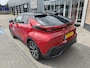 Toyota C-HR 1.8 Hybrid 140 First Edition NAVI APPLE/ANDROID PARK-SENSOREN 360°CAMERA KEYLESS DRAADLOOS-LADEN BLIND-SPOT ELEK-ACHTERKLEP AD-CRUISE 18"LMV