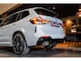 BMW X3 xDrive30e High Exe M-Sport Brooklyn Grau, M-Sportstoelen Leder met Memory/ Verwarming/ Lendeverst. Pano, Black Optic, ACC, Head-Up,Harman-Kardon, DAB, BMW Live Dash, Keyless, Driving Ass, Camera, Rollo's, Parkeer Ass/ Opberg/ Spiegel Pakket, 20''