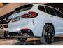 BMW X3 xDrive30e High Exe M-Sport Brooklyn Grau, M-Sportstoelen Leder met Memory/ Verwarming/ Lendeverst. Pano, Black Optic, ACC, Head-Up,Harman-Kardon, DAB, BMW Live Dash, Keyless, Driving Ass, Camera, Rollo's, Parkeer Ass/ Opberg/ Spiegel Pakket, 20''