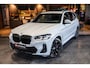 BMW X3 xDrive30e High Exe M-Sport Brooklyn Grau, M-Sportstoelen Leder met Memory/ Verwarming/ Lendeverst. Pano, Black Optic, ACC, Head-Up,Harman-Kardon, DAB, BMW Live Dash, Keyless, Driving Ass, Camera, Rollo's, Parkeer Ass/ Opberg/ Spiegel Pakket, 20''