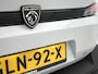 Peugeot 408 GT Hybrid 136 pk Automaat | Navigatie | Achteruitrijcamera | Parkeersensoren Voor en Achter | Alcantara Bekleding | Sportstoelen | Matrix LED Koplampen | Elektrische Achterklep met Sensor | Adaptieve Cruise Control | 19" Lichtmetalen Velgen | Apple Carplay/Android Auto |