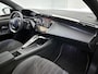 Peugeot 408 GT Hybrid 136 pk Automaat | Navigatie | Achteruitrijcamera | Parkeersensoren Voor en Achter | Alcantara Bekleding | Sportstoelen | Matrix LED Koplampen | Elektrische Achterklep met Sensor | Adaptieve Cruise Control | 19" Lichtmetalen Velgen | Apple Carplay/Android Auto |