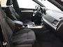 Audi Q5 50 TFSI e S edition | Panoramadak | 360 camera | Dodehoek detectie | LED matrix verlichting | Stoelverwarming | Parkeerasisstent | 3-zone airco | Navigatie Plus |