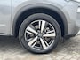 Nissan X-Trail 1.5 e-4orce Tekna 4WD 7p. Automaat / Trekhaak (Trekgewicht 1.650kg) / HUD / Stuur- en Stoelverwarming voor en achter / 360° Camera / Adaptieve Cruise Control / Elektrisch Verstelbare Bestuurdersstoel en Passagiersstoel met geheugenset / Climate Control / Keyless Entry & Start / Apple Carplay & Android Auto / Parkeersensoren voor + achter / Elektrische Achterklep / Navigatie full map