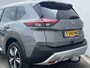 Nissan X-Trail 1.5 e-4orce Tekna 4WD 7p. Automaat / Trekhaak (Trekgewicht 1.650kg) / HUD / Stuur- en Stoelverwarming voor en achter / 360° Camera / Adaptieve Cruise Control / Elektrisch Verstelbare Bestuurdersstoel en Passagiersstoel met geheugenset / Climate Control / Keyless Entry & Start / Apple Carplay & Android Auto / Parkeersensoren voor + achter / Elektrische Achterklep / Navigatie full map
