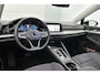 Volkswagen Golf 1.0 eTSI Comfortline Automaat (SFEERVERLICHTING, DIGITALE COCKPIT, CAMERA, CARPLAY, MASSAGE STOELEN, 1e EIGENAAR)