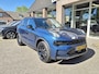 Lynk & Co 01 1.5 BLACKLINE + STUURVERWARMING MY23 360-CAMERA STUUR/STOELVERW. ROLHOES PANO/SCHUIF MEMORY INFINITY DAB NAVI CARPLAY ELEK.ACHTERKLEP 20"LMV
