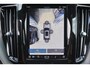 Volvo XC60 T8 Recharge AWD Plus Dark - LONG RANGE - Panorama/schuifdak - IntelliSafe Assist & Surround - 360º Camera - Harman/Kardon audio - Adaptieve LED koplampen - Verwarmde voorstoelen, stuur & achterbank - Parkeersensoren voor & achter - Elektr. bedienb. voorstoelen met geheugen - Draadloze tel. lader - Extra getint glas - 20' LMV