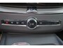 Volvo XC60 T8 Recharge AWD Plus Dark - LONG RANGE - Panorama/schuifdak - IntelliSafe Assist & Surround - 360º Camera - Harman/Kardon audio - Adaptieve LED koplampen - Verwarmde voorstoelen, stuur & achterbank - Parkeersensoren voor & achter - Elektr. bedienb. voorstoelen met geheugen - Draadloze tel. lader - Extra getint glas - 20' LMV