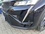 Peugeot 408 1.6 HYbrid Allure Pack 180 PK | Automaat Hybride | Bouwjaar 12-2023 | NETTO DEAL AANBIEDING | Digitaal Dashboard | Dode Hoek Bewaking | LED Verlichting | Stoelverwarming | Draadloos Apple Carplay & Android auto | Lichtmetalen velgen | Groot Multimedia Scherm |