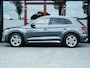 Audi Q5 55 TFSI e quattro Competition | 370 PK | S-Line | Virtual | Adaptieve Cruise Control | Dode Hoek Detectie | Matrix LED Koplampen | Privacy Glas | Camera | Stoelverwarming | Metallic Lak | Lichtmetalen Velgen |