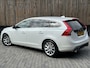 Volvo V60 2.0 D4 R-Design 181pk | Navigatie | Cruise control | Climate control | Hondenrek | Dashcam | Zwarte hemelbekleding | LED dagrijverlichting | Parkeersensoren achter