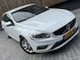 Volvo V60 2.0 D4 R-Design 181pk | Navigatie | Cruise control | Climate control | Hondenrek | Dashcam | Zwarte hemelbekleding | LED dagrijverlichting | Parkeersensoren achter