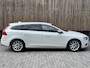Volvo V60 2.0 D4 R-Design 181pk | Navigatie | Cruise control | Climate control | Hondenrek | Dashcam | Zwarte hemelbekleding | LED dagrijverlichting | Parkeersensoren achter